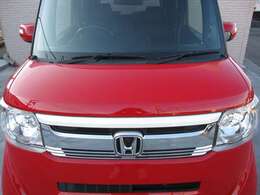 しっかり閉まる＆塗装もキレイ！エンジンルームの状態もチェック済み◎