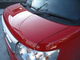 しっかり閉まる＆塗装もキレイ！エンジンルームの状態もチェック済み◎