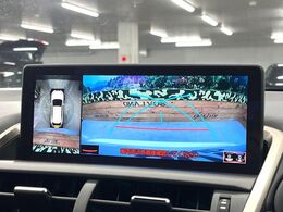【パノラミックビューモニター】専用のカメラにより、上から見下ろしたような視点で360度クルマの周囲を確認することができます☆死角部分も確認しやすく、狭い場所での切り返しや駐車もスムーズに行えます。