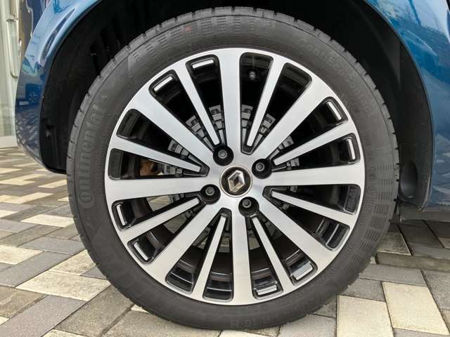 リア：16インチ純正アルミホイール・205/45R16