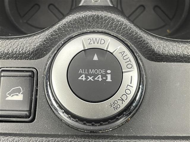 【4WD MODE/スイッチ】必要に応じてそれぞれのモードに切り替えていきます！悪路や高速道路などパワーが必要なところは4WDで！！街乗りなどは2WDで！！用途によって切り替えられて便利です♪