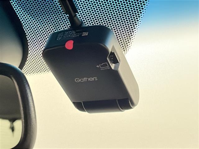 【ドライブレコーダー】映像・音声などの運転中の記録を残します。事故などを起こした起こされた時の証拠になりえますので、もしも時でも安心ですね。