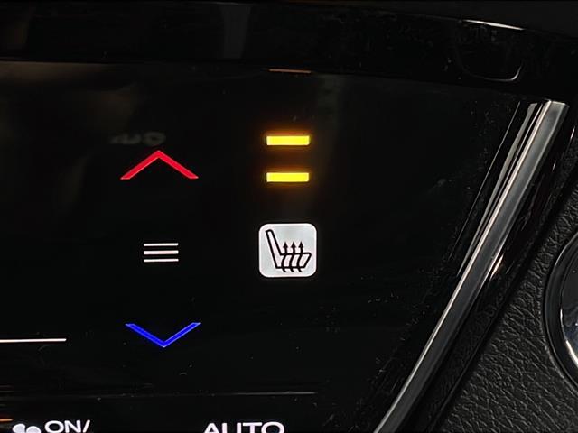 【シートヒーター】シートを温めてくれる暖房機器です！長時間座っていると負担が掛かりやすい背中や腰、または冬場などの寒い日に冷えやすい脚部に快適なぬくもりを伝えます。