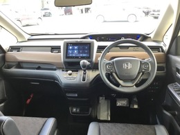 広びろとした視界が運転にゆとりを広げます。