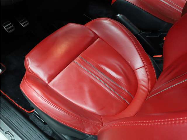 禁煙車ですので焦げや臭いなどはございません。気持良くお乗り頂けます。
