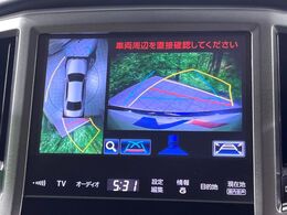 【パノラミックビューモニター】専用のカメラにより、上から見下ろしたような視点で360度クルマの周囲を確認することができます☆死角部分も確認しやすく、狭い場所での切り返しや駐車もスムーズに行えます。