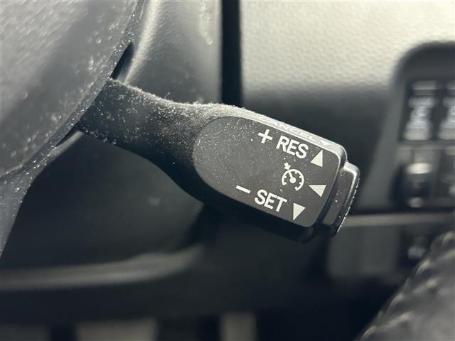 【クルーズコントロール】高速道路で便利な機能です！！アクセルを離しても一定速度で走行ができる装備です。加速減速もスイッチ操作でOKです。