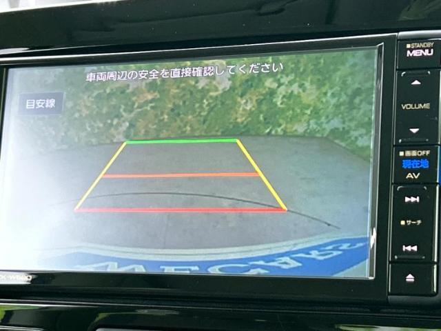 WECARSの展示場では実際に見て、触ってお車をお選びいただけます！知識の豊富な営業スタッフが様々なカーライフをご提案いたします！