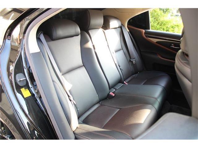 【禁煙車】車内は勿論、シートの焦げ跡や嫌な臭いも御座いません！ご不明点やご来店のお際は是非お電話でご連絡下さい！