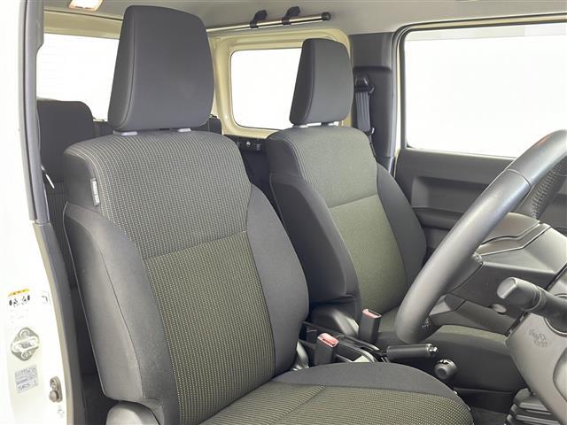 【運転席】座り心地が良いシートなので長時間の運転でも快適にお過ごしいただけます。新品のフロアマットのご注文も可能です。掲載箇所以外にご希望の写真がございましたらお気軽にお問い合わせ下さい。