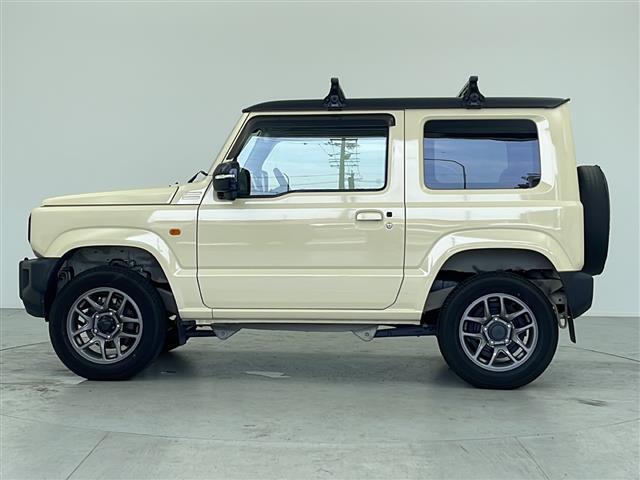 【左】当社基準による調査の結果、修復歴車と判断された車両は一部店舗を除き、販売を行なっておりません。万一、納車時に修復歴があった場合にはご契約の解除等に応じます。