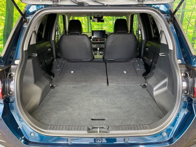 普段のお買い物や通勤、送迎等に十分な荷室スペースを確保しております。セカンドシートを倒すと、大きな荷物の積載も可能です♪