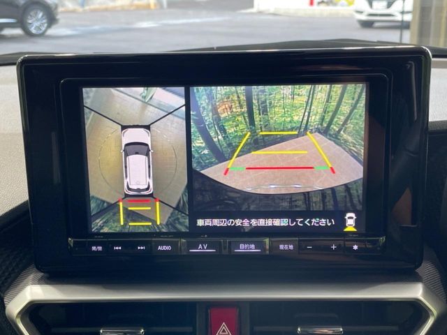 【パノラマモニター】専用のカメラにより、上から見下ろしたような視点で360度クルマの周囲を確認することができます☆死角部分も確認しやすく、狭い場所での切り返しや駐車もスムーズに行えます。