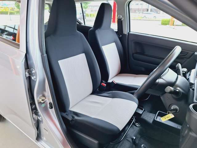展示車をご覧の際は是非シートに座って視界や座り心地などをお確かめください。