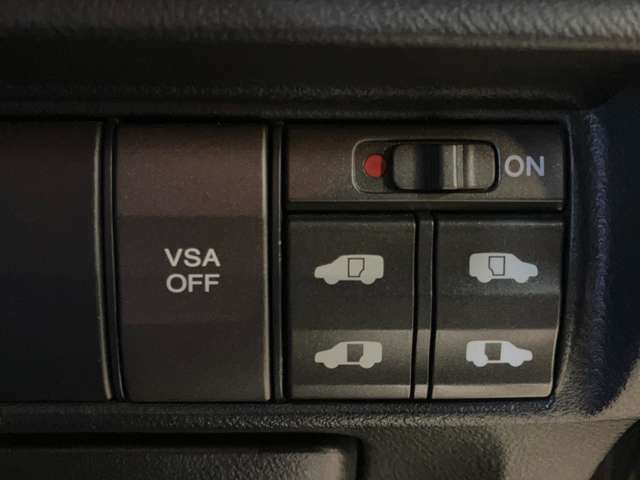 【両側電動スライドドア】運転席スイッチから左右のドアの開閉が可能♪