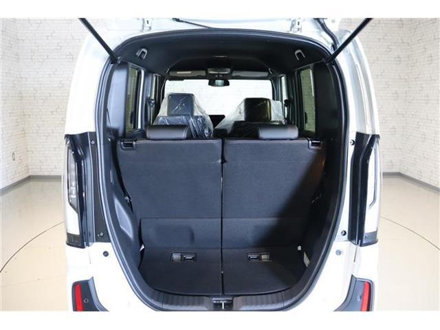 こんなに広い荷室が出来ますよ！背の高い荷物も積めます。リアシートとトランクが繋がっているので、長尺ものでも収納がOK！買い物等で重宝しますよ！