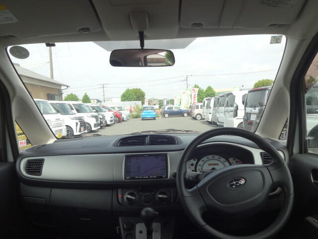 入庫後のお車は選任のスタッフによる清掃を実施！足回り、エンジンルーム、室内、室外を隅々まで綺麗にしております！全国配送も可能ですので、ご相談下さい！