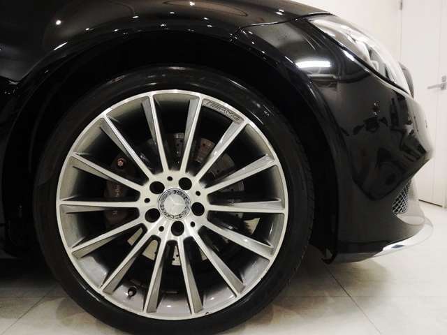 ●19inch AMGマルチスポークアルミホイール ●F:8.5J×19 255/35R19 ●R:9.5J×19 ET48 285/30R19）●F：ドリルドベンチレーテッドディスク ●R：ベンチレーテッドディスク ●BAS(ブレーキアシスト) ●ABS