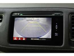 もちろんリアカメラも装備。安心、安全のために駐車時などの後方死角を減らします。また切り替えボタンを操作するとで、ノーマルビュー・ワイドビュー・トップダウンビューの切り替えが可能です！