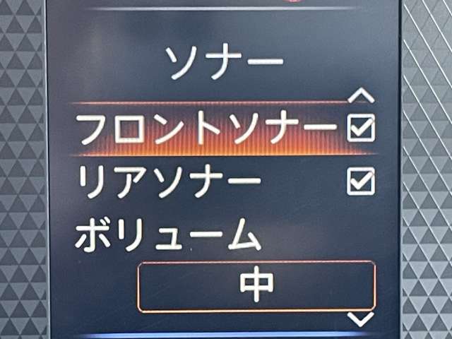 「フロント＆バックソナー」　バンパーにセンサーを装着することで、車両と障害物との距離を検出し衝突回避を支援します♪