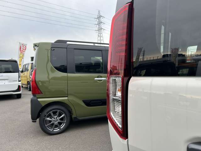 ☆お車についた傷やヘコミ、事故の修理もハヤシにお任せください。自社鈑金工場で修理ができますの安心です☆