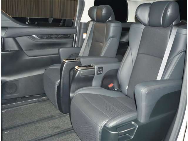 連休のご予定はお決まりですか？新しいお車で何処まで出かけましょうか？海？高原？温泉？美味しい物を探してドライブってのも良いのではないでしょうか？