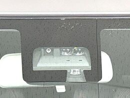 【スズキ　セーフティサポート】走行中に前方の車両等を認識し、衝突しそうな時は警報とブレーキで衝突回避と被害軽減をアシスト。より安全にドライブをお楽しみいただけます。