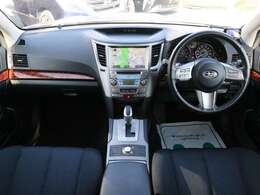 すっきりとしたレガシィWらしいデザインのダッシュ回り！フロントビューの視認性もよく運転しやすいと思います★