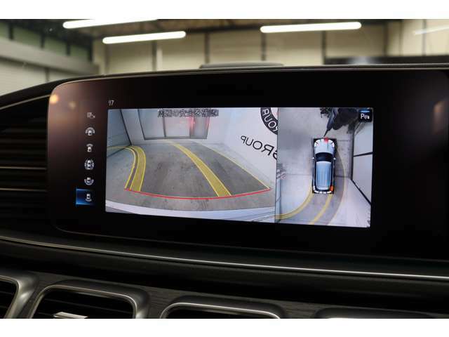 ガイドライン付きバックカメラに加え、360度カメラシステムを採用し、より快適に車庫入れが可能になります！