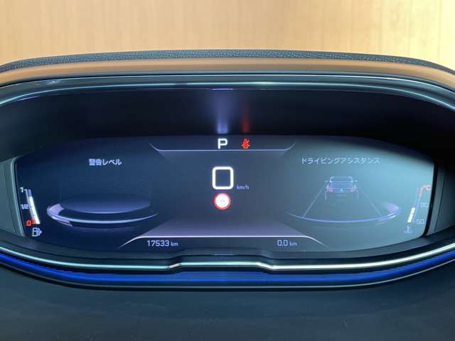 全車、納車日からのあんしん保証付き（部分保証、輸入車1ヶ月、国産車3ヶ月）。中古車は不安というお客様の声にお応えし、あんしんの保証を実現致しました。