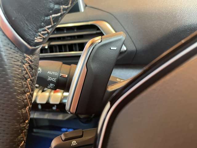 輸入車ディーラー採用のドライブレコーダーも選べます。万が一の事故の際のお守りとしていかがでしょうか？その他様々なオプションをご用意しております。