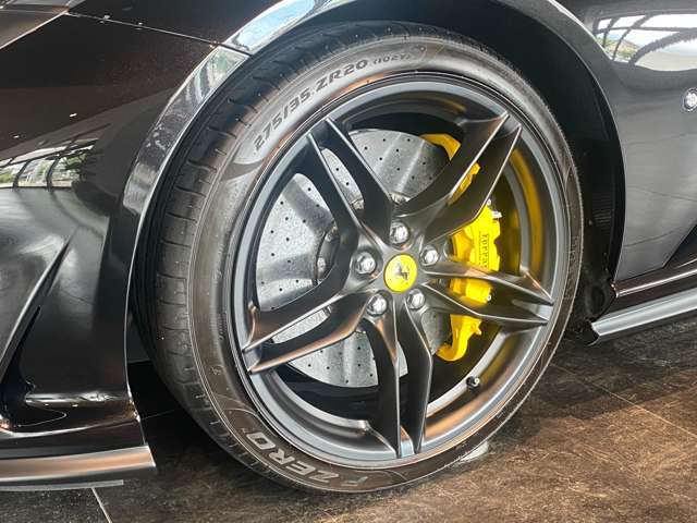 【OP】マットグレー20インチ鍛造ホイール　イエローブレーキキャリパー