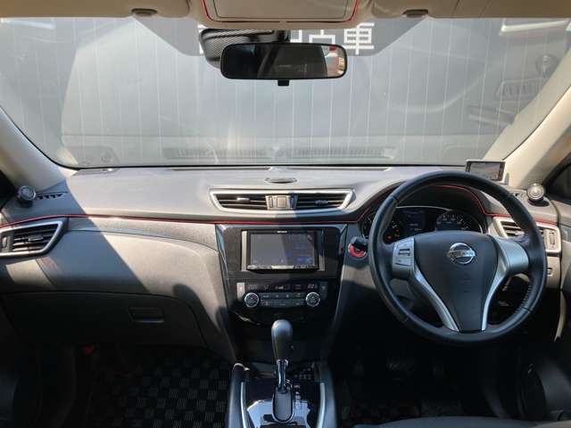 ブラックを基調とした上質な車内インテリアです！