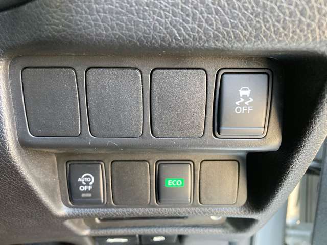 運転席右側には各種スイッチがあります！