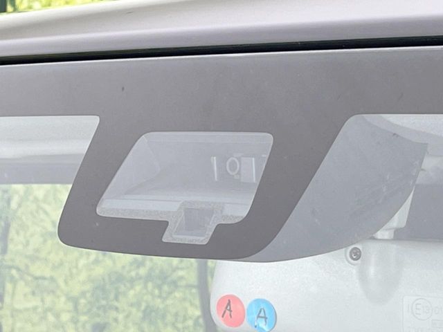 【スズキ　セーフティサポート】走行中に前方の車両等を認識し、衝突しそうな時は警報とブレーキで衝突回避と被害軽減をアシスト。より安全にドライブをお楽しみいただけます。