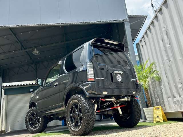フルカスタム車で大変お買い得な一台です☆TANIGUCHI製カスタムパーツ　リフトアップ　前後ショートバンパー　デュアルマフラー　LEDヘッド　LEDテール　MKW製16アルミ＆BFGOODRICH