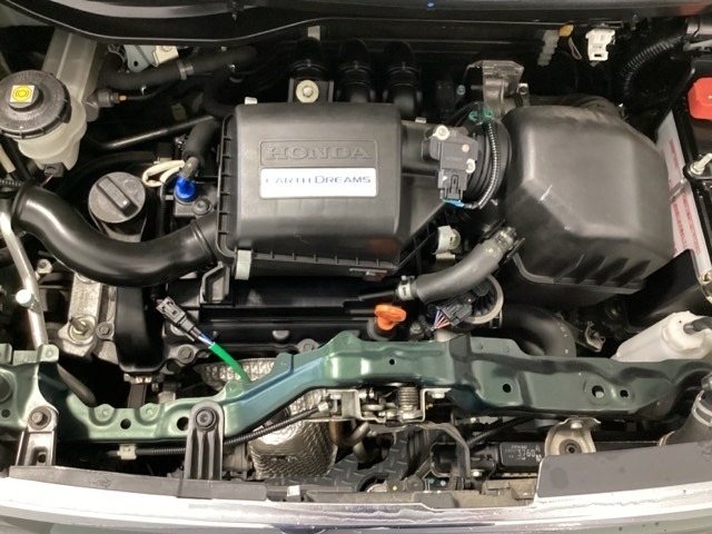 ホンダスタッフがしっかり整備して保証付きにてお渡し致します。エンジンルーム＆室内ルームともにクリーニング済みで清潔です。快適なドライブをお楽しみください。