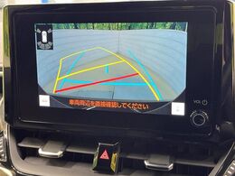 【バックカメラ】駐車時に後方がリアルタイム映像で確認できます。大型商業施設や立体駐車場での駐車時や、夜間のバック時に大活躍！運転スキルに関わらず、今や必須となった装備のひとつです！