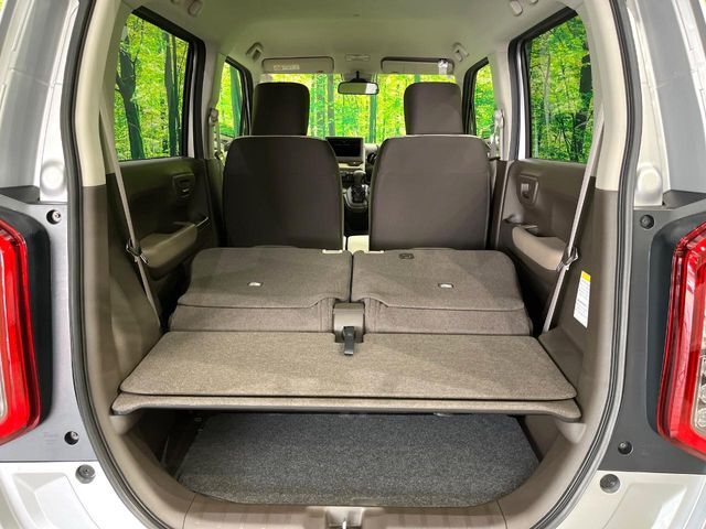 普段のお買い物や通勤、送迎等に十分な荷室スペースを確保しております。セカンドシートを倒すと、大きな荷物の積載も可能です♪