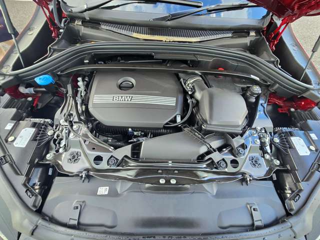 直列4気筒DOHCディーゼル。出力150kW〔204ps〕/5,000rpm（カタログ値）、トルク300Nm〔30.6kgm〕/1,450-4,500rpm（カタログ値）♪