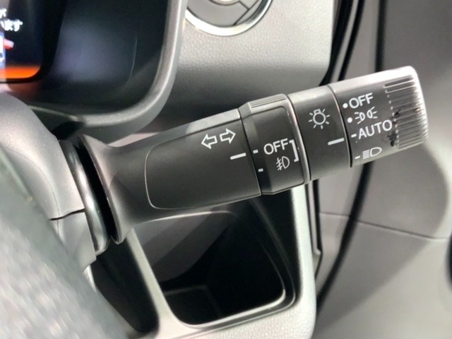 便利なオートライト付です。