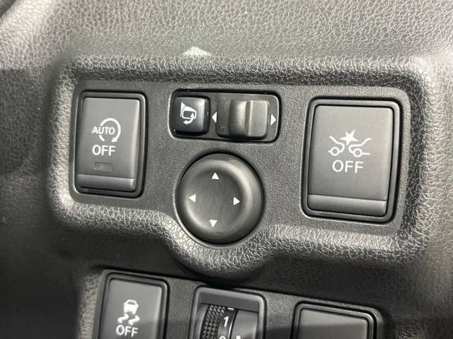 【アイドリングストップ】赤信号や渋滞で停車した際にエンジンを停止し、無駄な燃料の消費を抑えます。燃費向上や環境保護につなげる機能♪エンジンはブレーキを離せば再始動します。