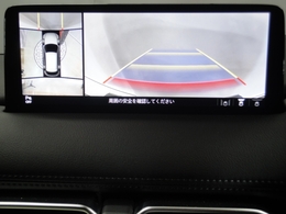 狭い場所での駐車やすれ違いなどでより的確な運転操作に役立つ360°ビューモニターが装備されています。