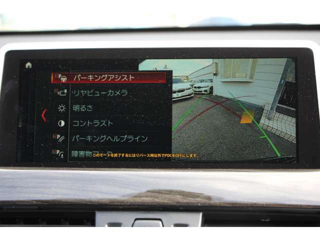 パーキングアシスト対応！リアビューモニター！リバースに連動し、車両後方の映像をディスプレイに表示。歪みの少ないカメラと、シャープなディスプレイによる鮮明な画像で、後退時の運転操作をサポートします。