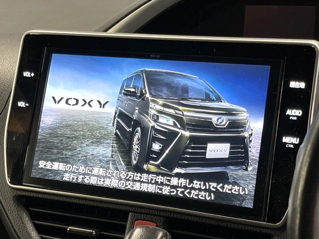 【純正10型ナビ】人気の純正ナビを装備。オーディオ機能も充実しており、Bluetooth接続すればお持ちのスマホやMP3プレイヤーの音楽を再生可能！毎日の運転がさらに楽しくなります！！
