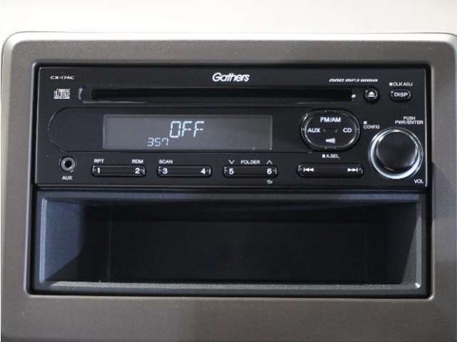 【CDチューナー】パネル前面にAUX端子を搭載。シンプルな操作性が魅力のCDチューナー。