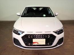 高度な訓練・教育を受けたAudi専門のテクニシャンが、100項目にもおよぶ精密な点検を実施。すべてをクリアしたAudi車だけがあなたのお手元に届けられます。