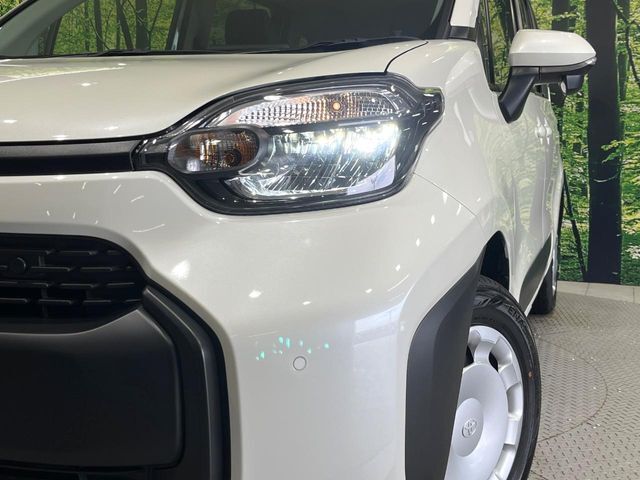【LEDヘッドライト】悪天候や夜間走行時も良好な視界を確保し安心して運転できる高輝度LEDヘッドライトを装備！点灯速度が早く、消費電力も抑えられています。