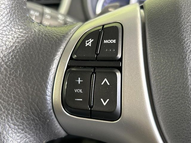 【ステアリングスイッチ】運転中、前方から目線をそらすことなく、オーディオ等の操作が可能な便利機能！安心＆快適なドライブを演出してくれます♪