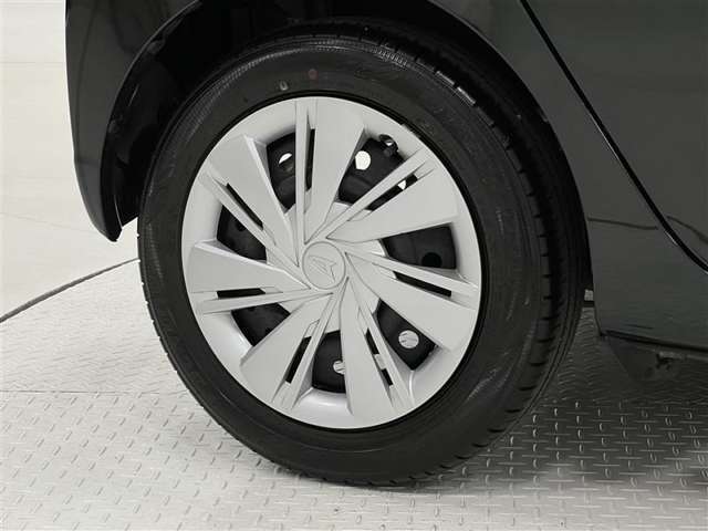 タイヤサイズは155/65R14！残り溝は5ミリ程度です！